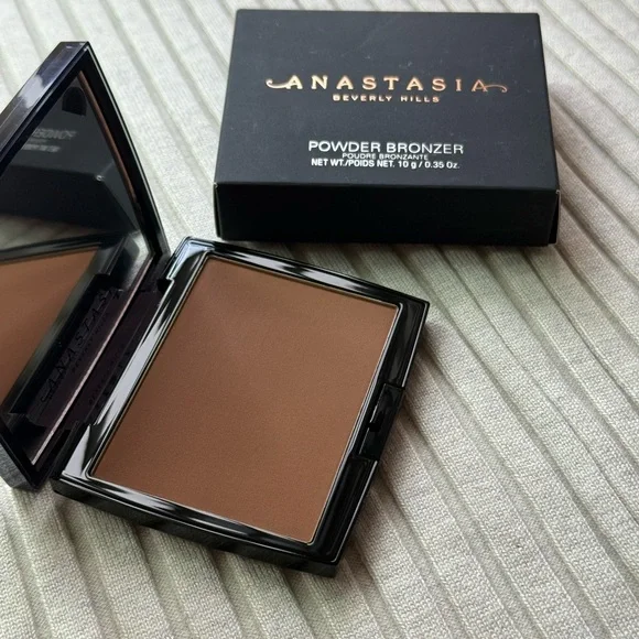 Anastasia Beverly Hills Bronzer -mahogany - Picture 2 of 3